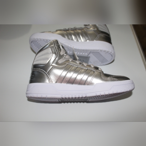 ✨🆕✨ NWOB ADIDAS Entrap Mid Silver Metallic - Picture 14 of 16